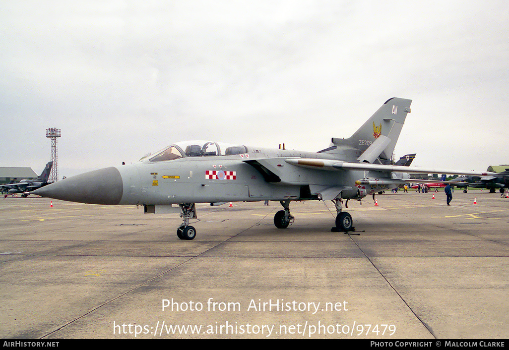Aircraft Photo of ZE209 | Panavia Tornado F3 | UK - Air Force | AirHistory.net #97479