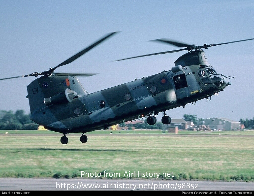 Aircraft Photo of ZA707 | Boeing Vertol Chinook HC1B (352) | UK - Air ...