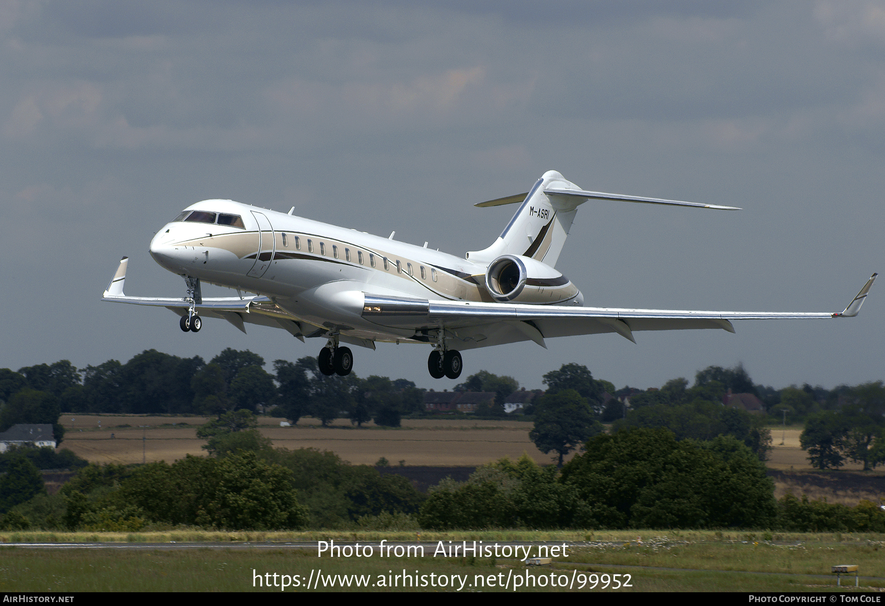 Aircraft Photo of M-ASRI | Bombardier Global Express (BD-700-1A10) | AirHistory.net #99952