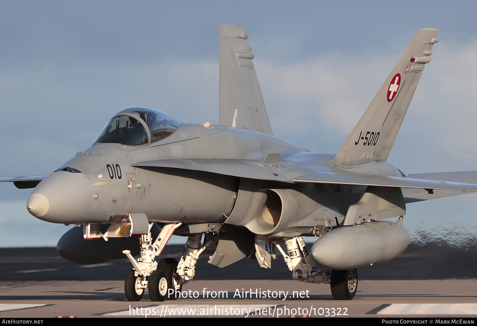 Aircraft Photo of J-5010 | McDonnell Douglas F/A-18C Hornet | Switzerland - Air Force | AirHistory.net #103322