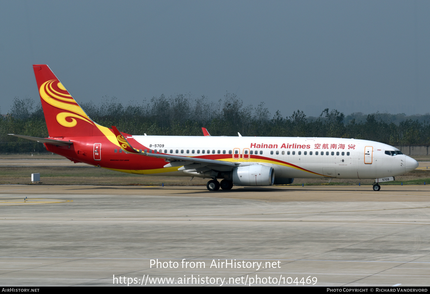 Aircraft Photo of B-5709 | Boeing 737-808 | Hainan Airlines | AirHistory.net #104469