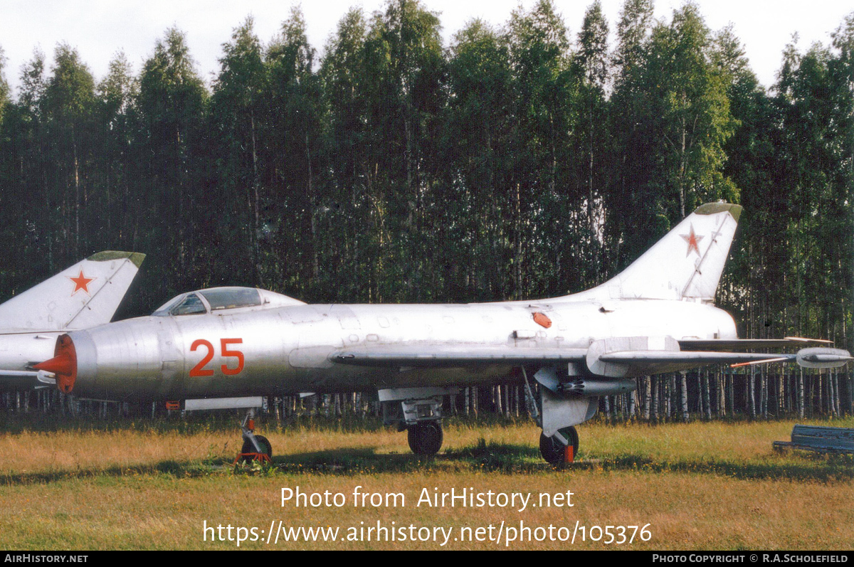 Aircraft Photo of 25 red | Sukhoi Su-7B | Soviet Union - Air Force | AirHistory.net #105376