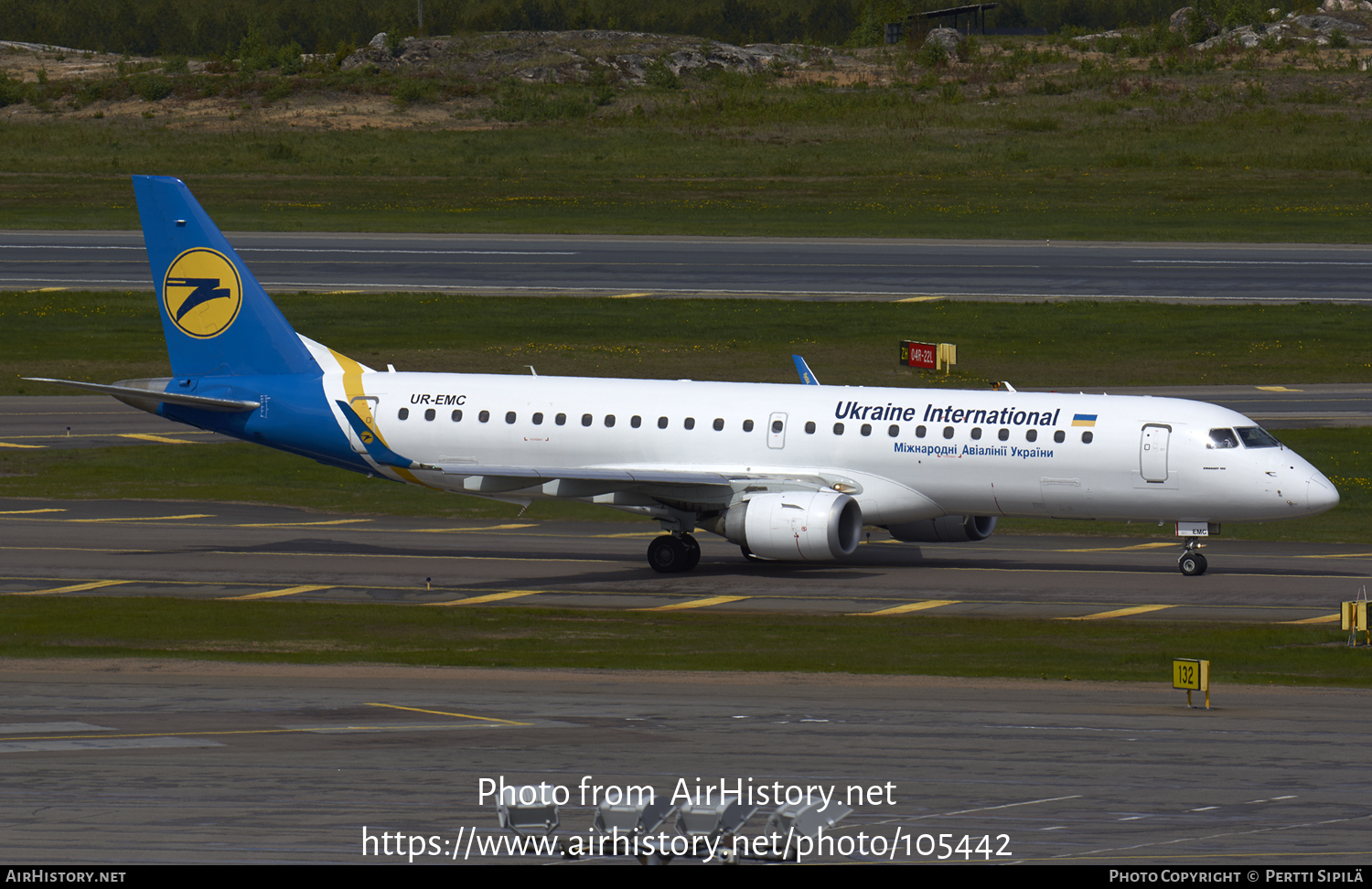 Aircraft Photo of UR-EMC | Embraer 190STD (ERJ-190-100STD) | Ukraine International Airlines | AirHistory.net #105442