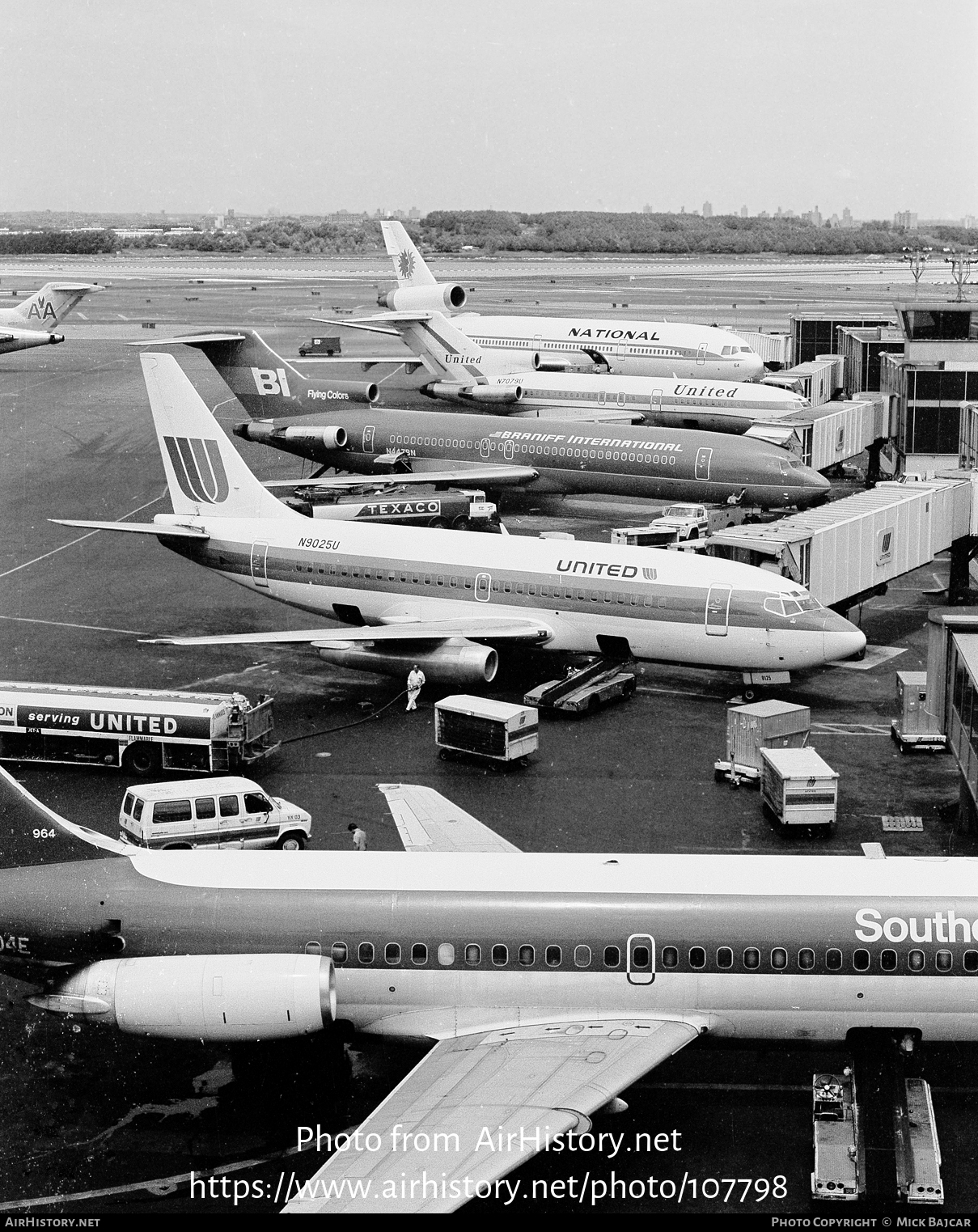 Aircraft Photo of N9025U | Boeing 737-222 | United Airlines | AirHistory.net #107798