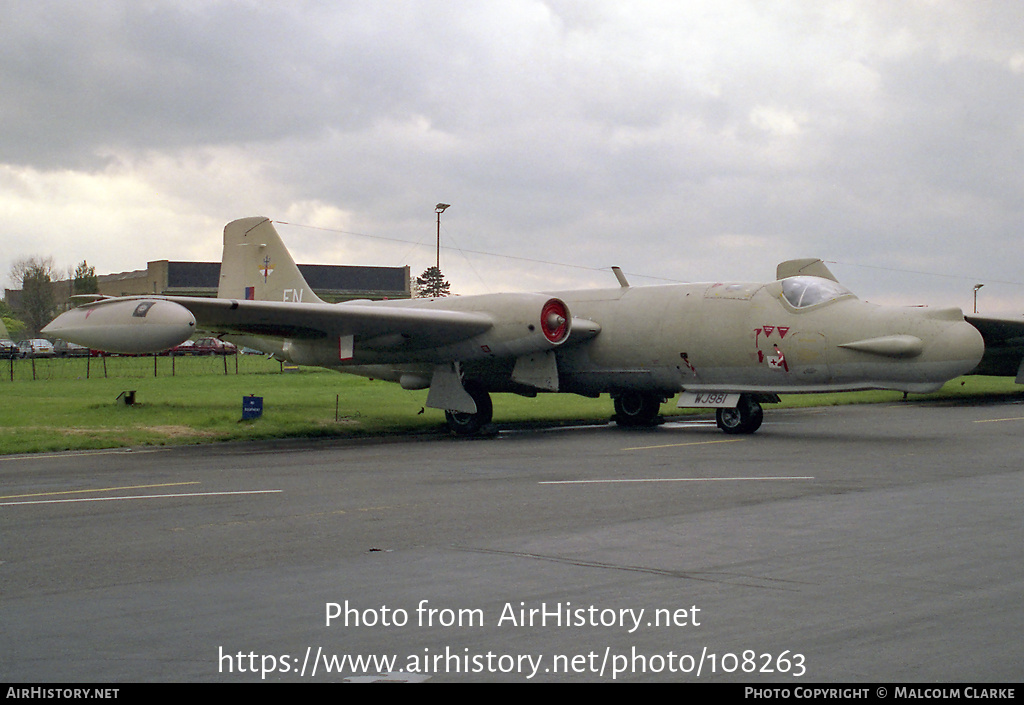 Aircraft Photo of WJ981 | English Electric Canberra T17A | UK - Air Force | AirHistory.net #108263