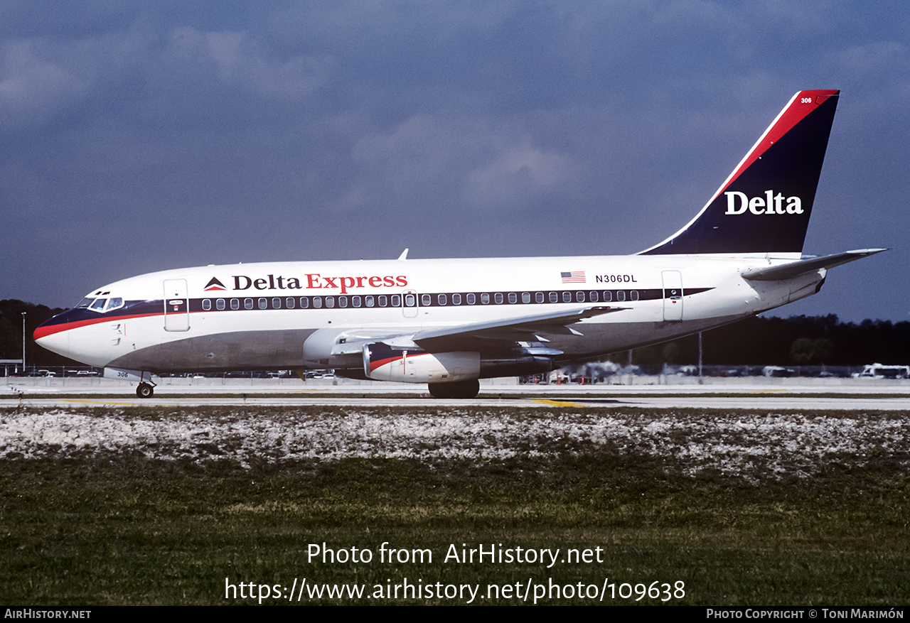 Aircraft Photo of N306DL | Boeing 737-232/Adv | Delta Express | AirHistory.net #109638