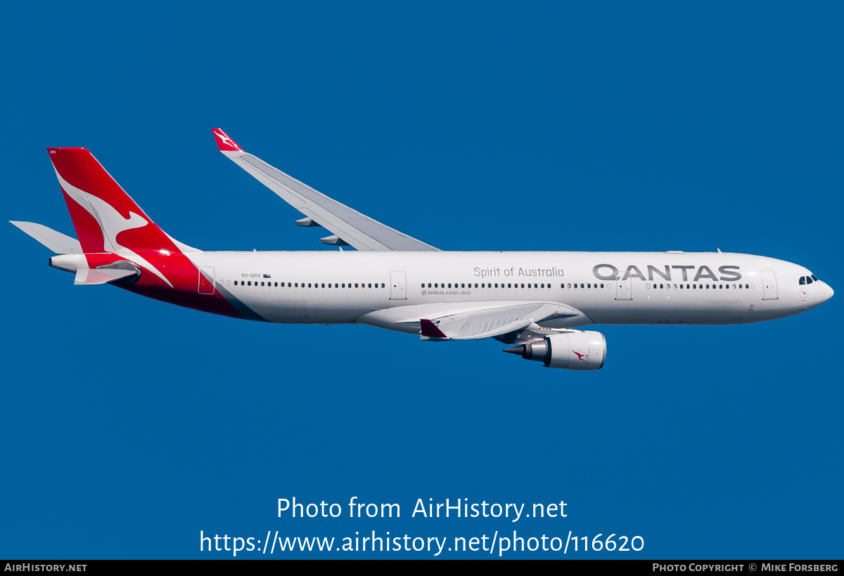 Aircraft Photo of VH-QPH | Airbus A330-303 | Qantas | AirHistory.net #116620