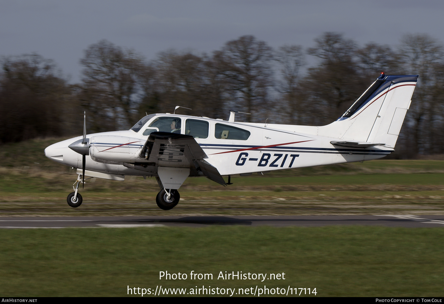 Aircraft Photo of G-BZIT | Beech B55 Baron (95-B55) | AirHistory.net #117114