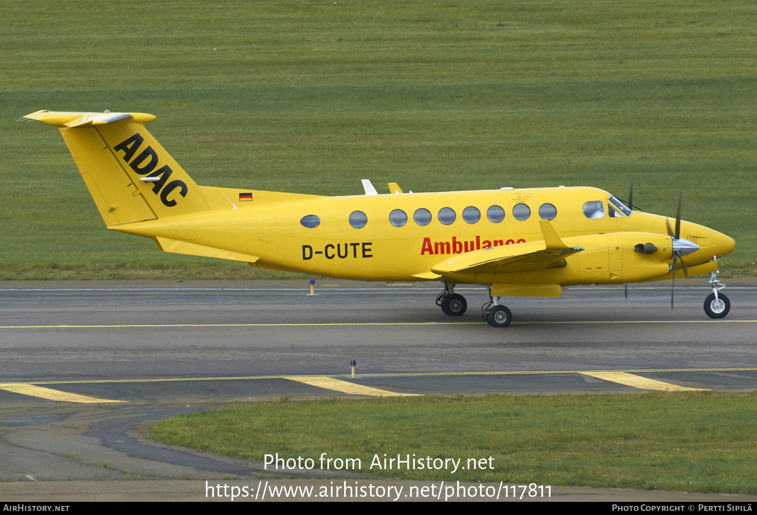 Aircraft Photo of D-CUTE | Hawker Beechcraft 350 King Air (B300) | ADAC Luftrettung | AirHistory.net #117811