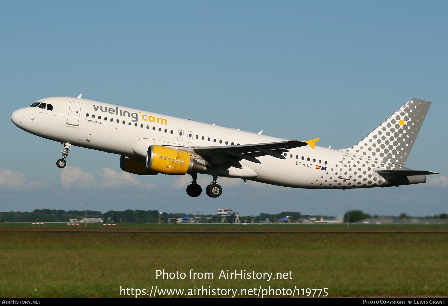 Aircraft Photo of EC-LOC | Airbus A320-214 | Vueling Airlines | AirHistory.net #119775