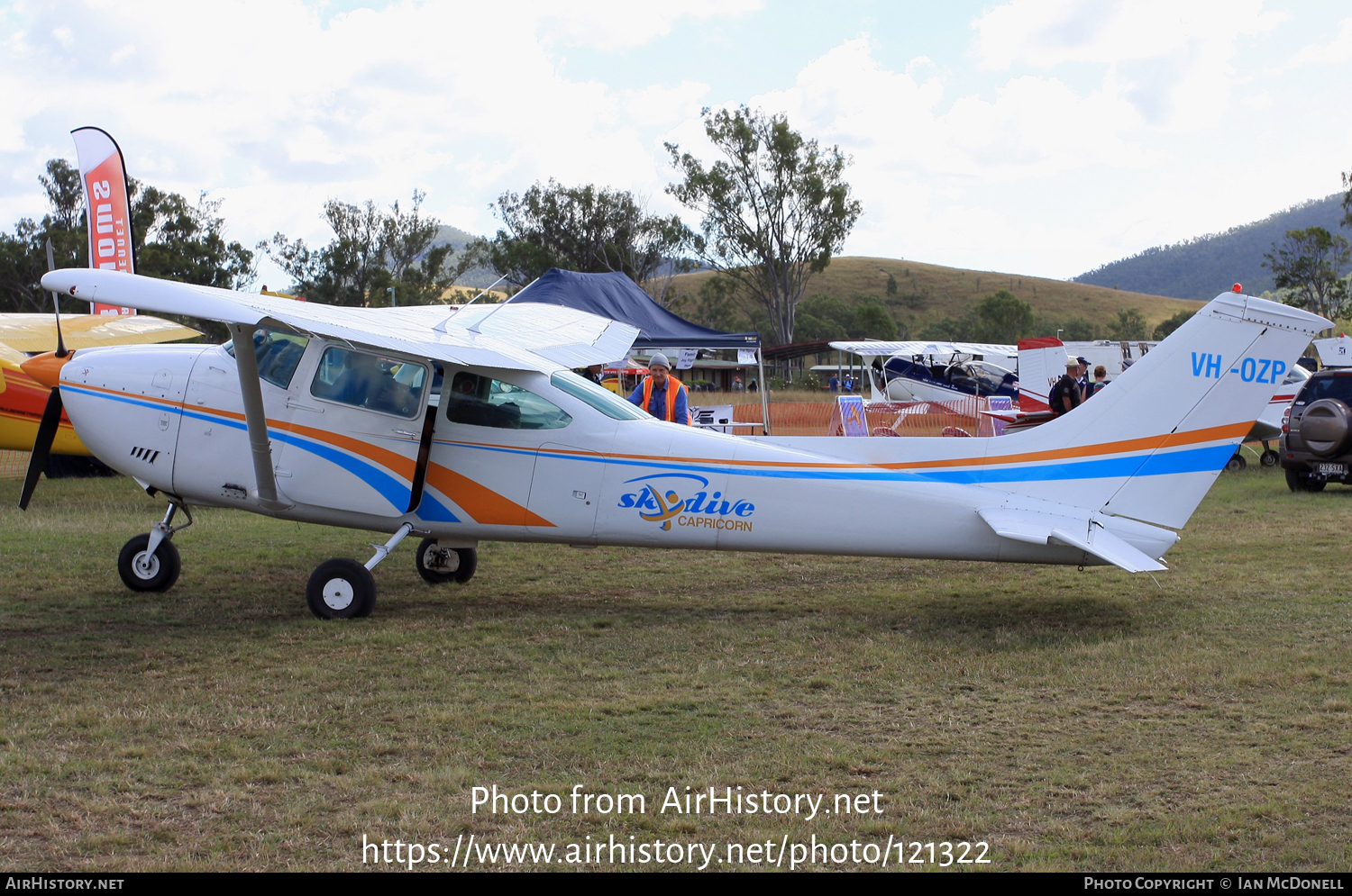 Aircraft Photo of VH-OZP | Cessna 182P Skylane II | Skydive Capricorn | AirHistory.net #121322