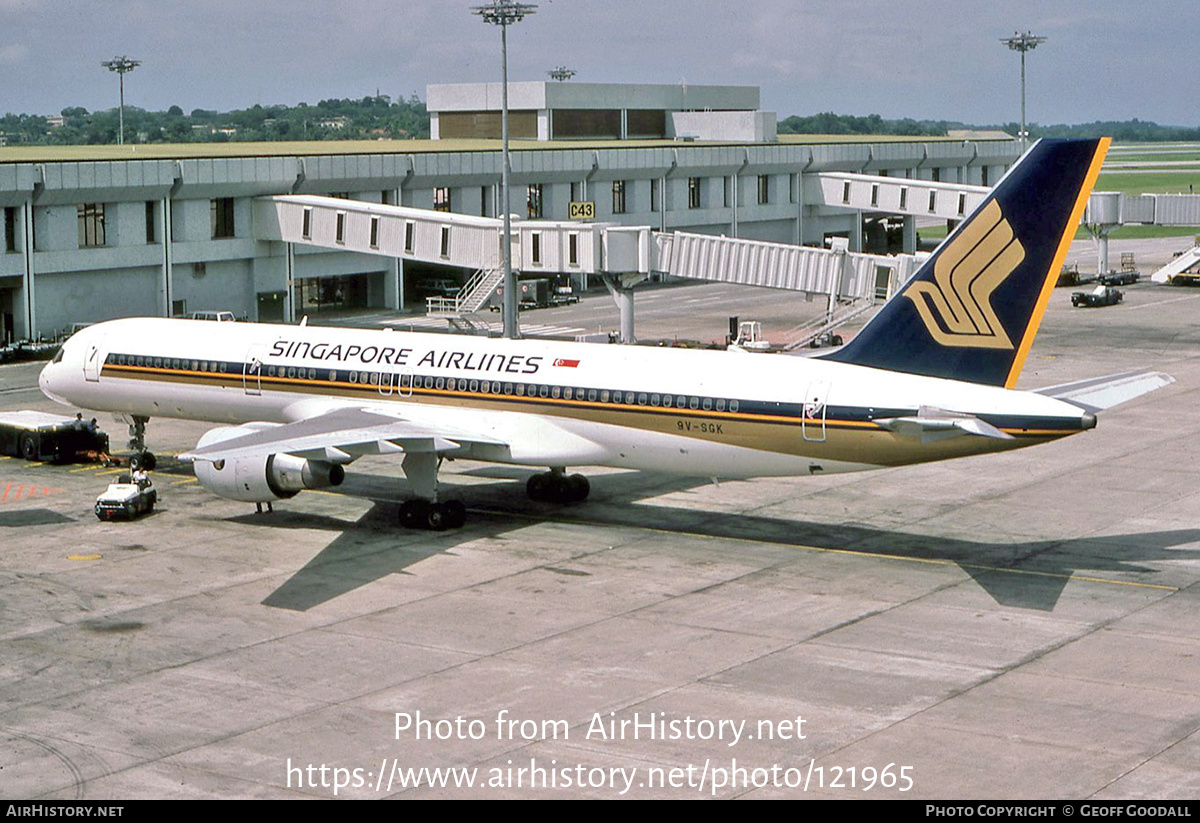 Aircraft Photo of 9V-SGK | Boeing 757-212 | Singapore Airlines | AirHistory.net #121965