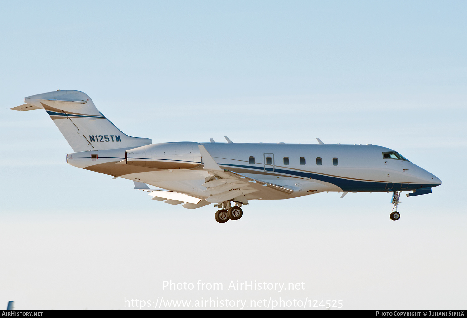 Aircraft Photo of N125TM | Bombardier Challenger 300 (BD-100-1A10) | AirHistory.net #124525