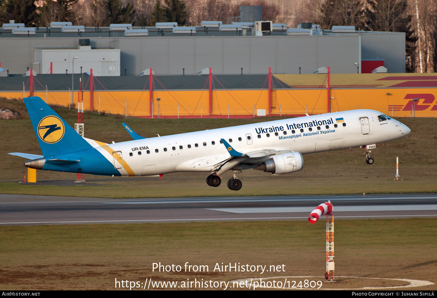 Aircraft Photo of UR-EMA | Embraer 190STD (ERJ-190-100STD) | Ukraine International Airlines | AirHistory.net #124809