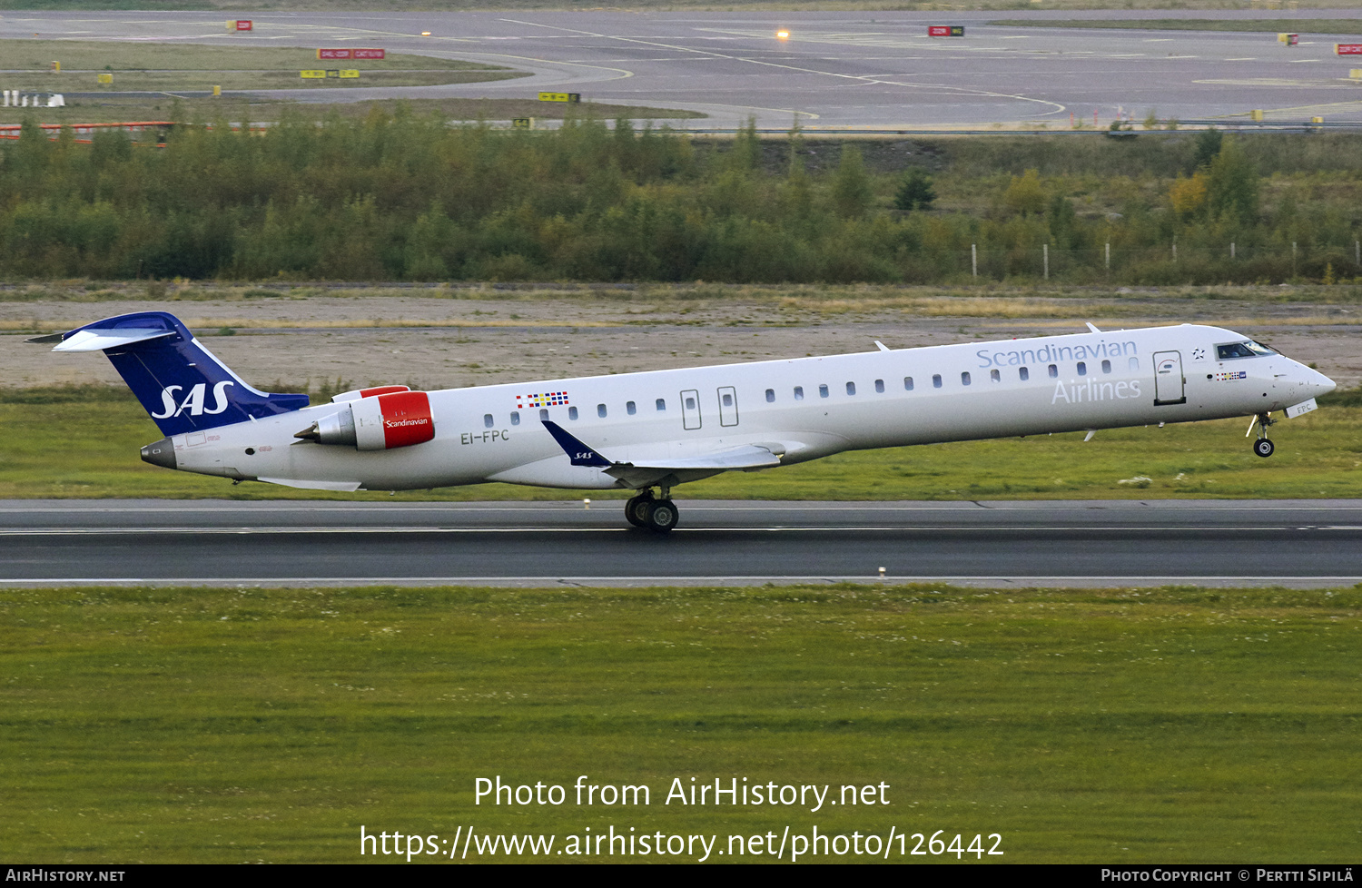 Aircraft Photo of EI-FPC | Bombardier CRJ-900 (CL-600-2D24) | Scandinavian Airlines - SAS | AirHistory.net #126442