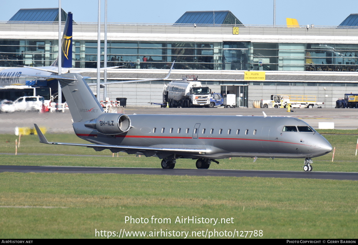 Aircraft Photo of 9H-ILZ | Bombardier Challenger 850 (CRJ-200SE/CL-600-2B19) | VistaJet | AirHistory.net #127788