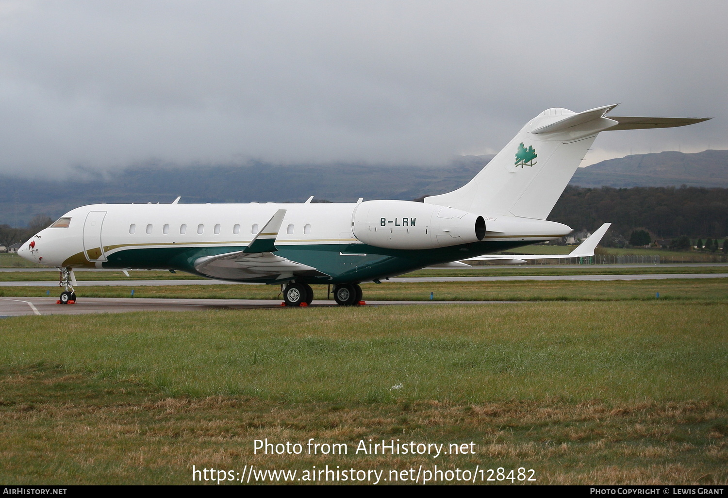 Aircraft Photo of B-LRW | Bombardier Global 5000 (BD-700-1A11) | Reignwood Group | AirHistory.net #128482