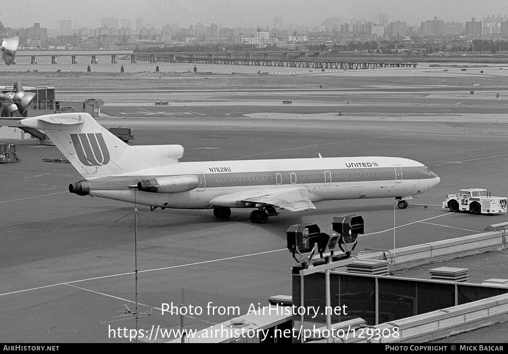 Aircraft Photo of N7628U | Boeing 727-222 | United Airlines | AirHistory.net #129308