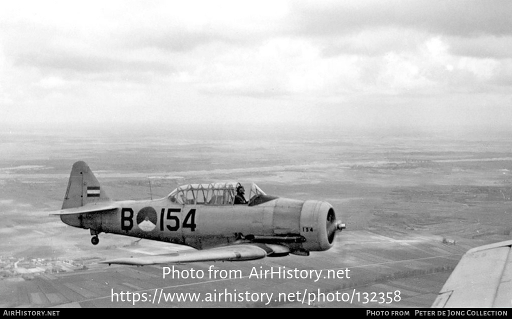 Aircraft Photo of B-154 | North American AT-16 Harvard IIB | Netherlands - Air Force | AirHistory.net #132358