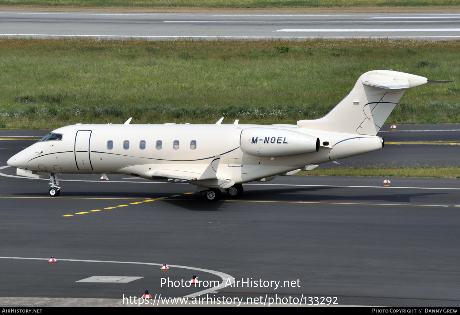 Aircraft Photo of M-NOEL | Bombardier Challenger 300 (BD-100-1A10) | AirHistory.net #133292