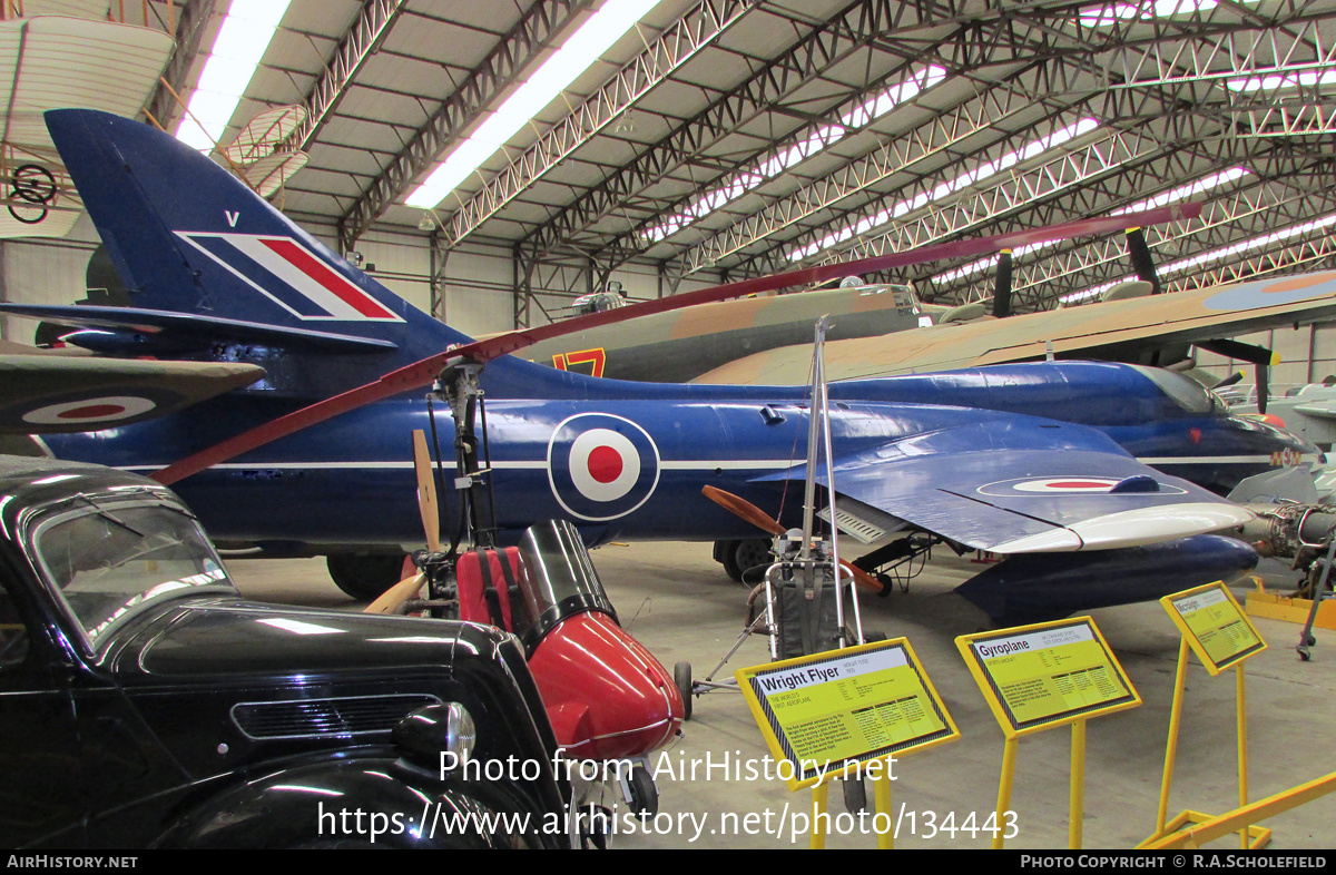 Aircraft Photo of XL571 | Hawker Hunter T7 | UK - Air Force | AirHistory.net #134443