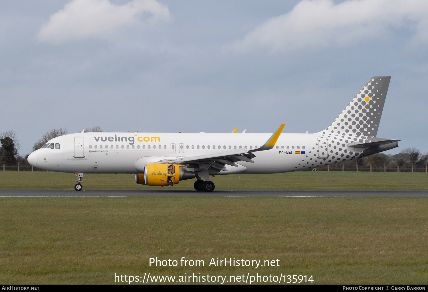 Aircraft Photo of EC-MAI | Airbus A320-214 | Vueling Airlines | AirHistory.net #135914