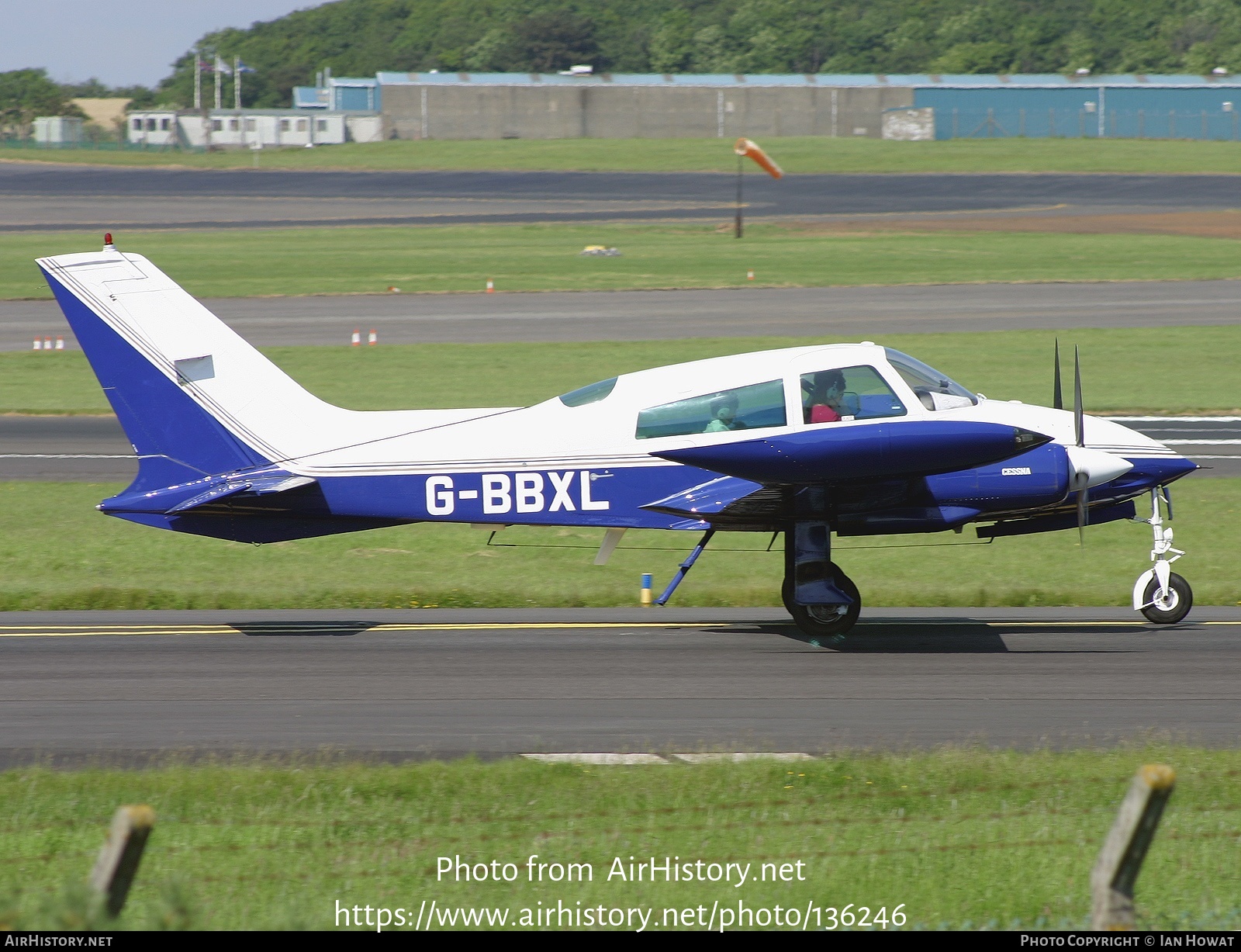 Aircraft Photo of G-BBXL | Cessna 310Q | AirHistory.net #136246