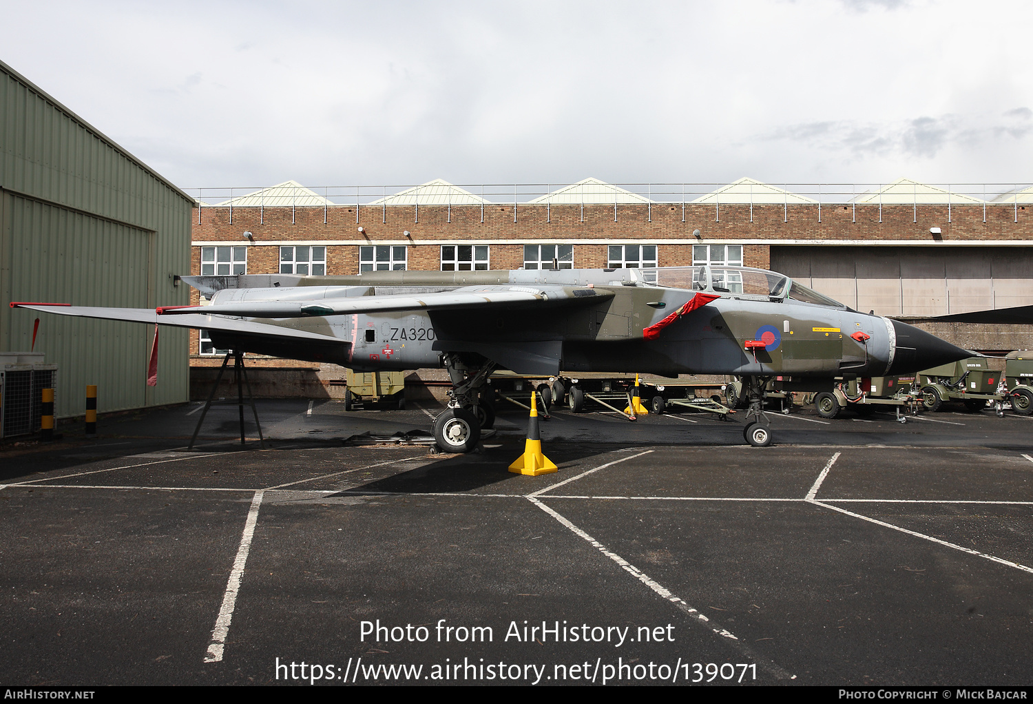 Aircraft Photo of ZA320 | Panavia Tornado GR1 | UK - Air Force | AirHistory.net #139071