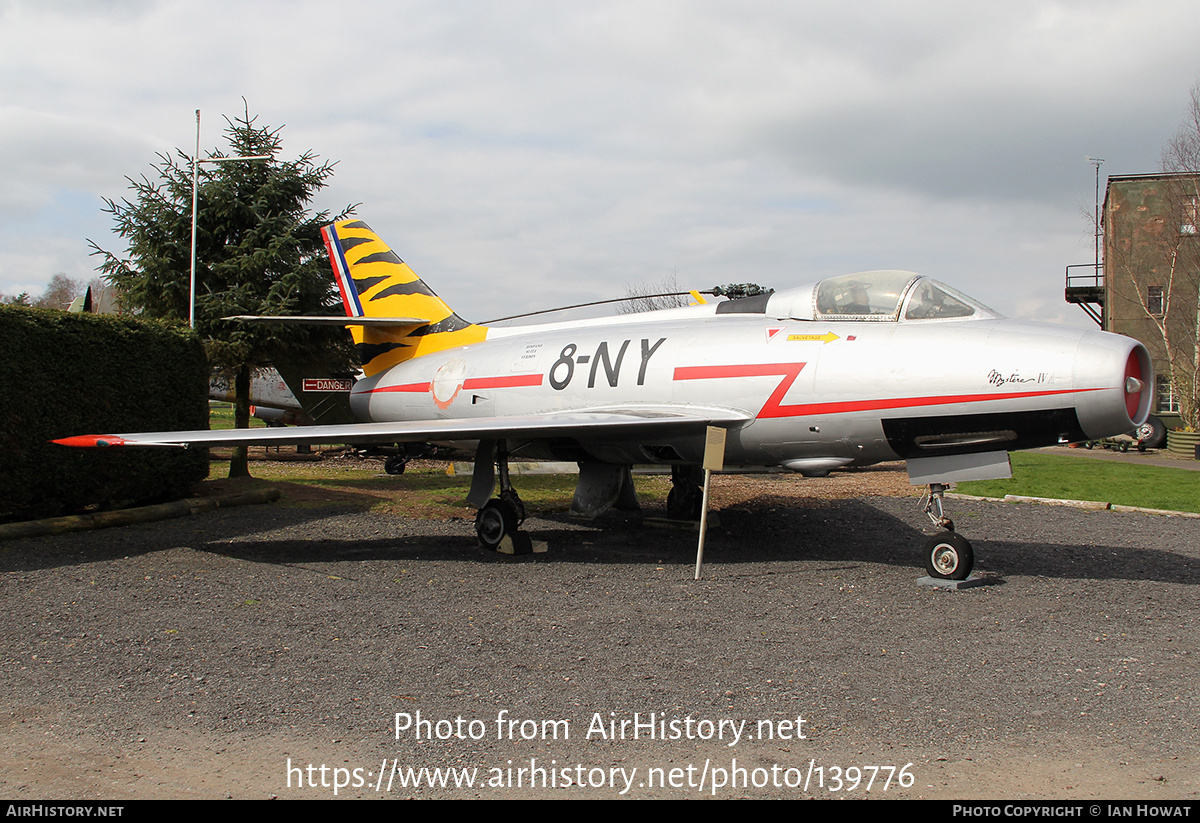 Aircraft Photo of 318 | Dassault MD-454 Mystere IV A | France - Air Force | EC 2/8 | AirHistory.net #139776