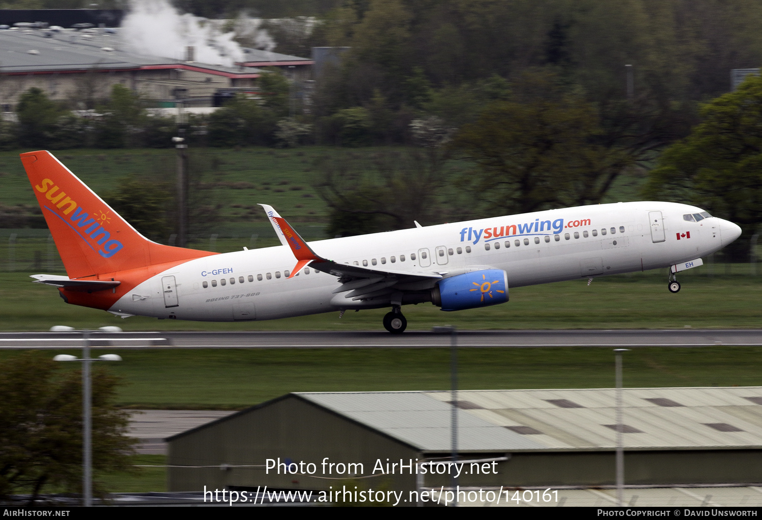 Aircraft Photo of C-GFEH | Boeing 737-8GS | Sunwing Airlines | AirHistory.net #140161