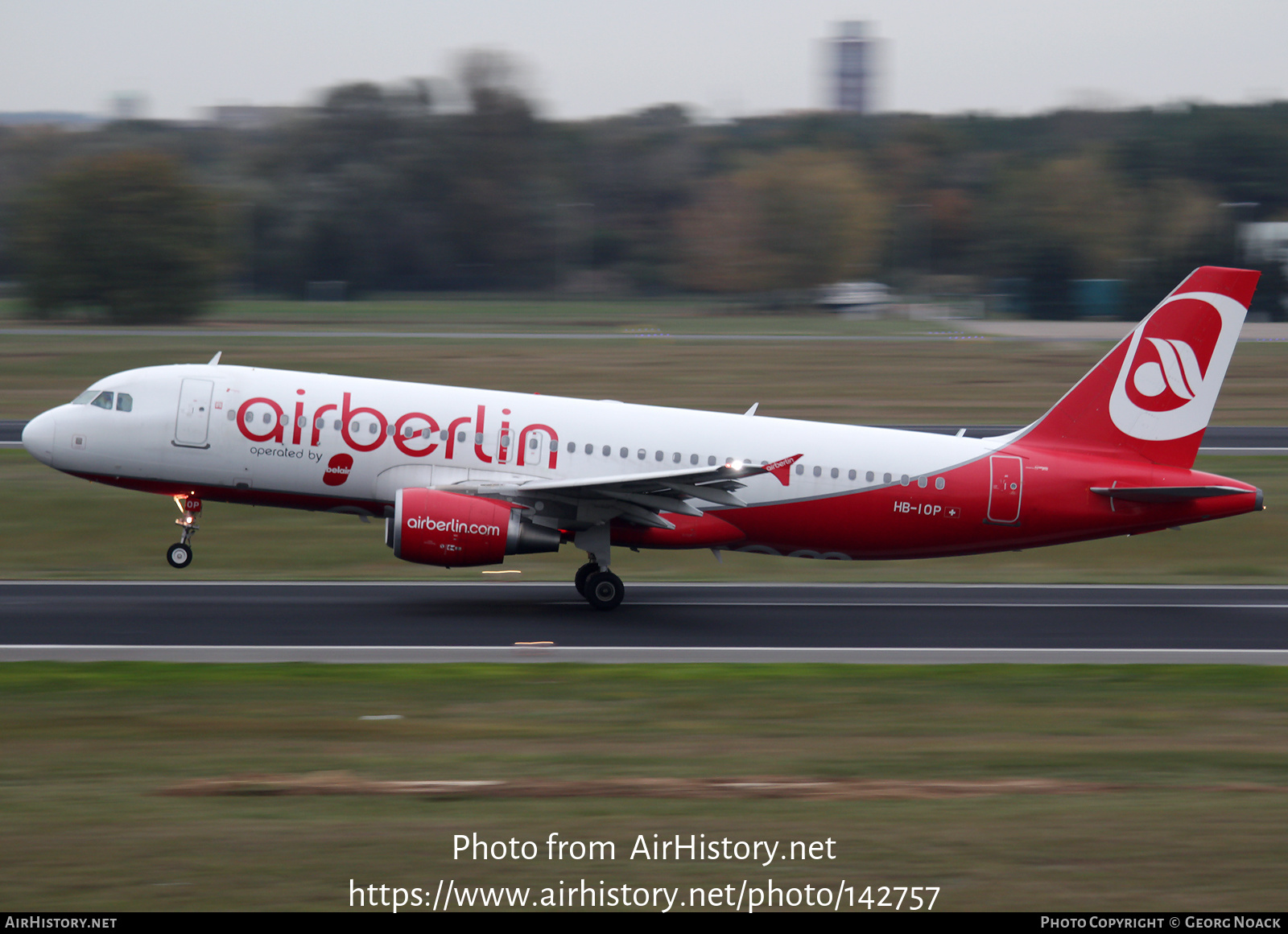 Aircraft Photo of HB-IOP | Airbus A320-214 | Air Berlin | AirHistory.net #142757