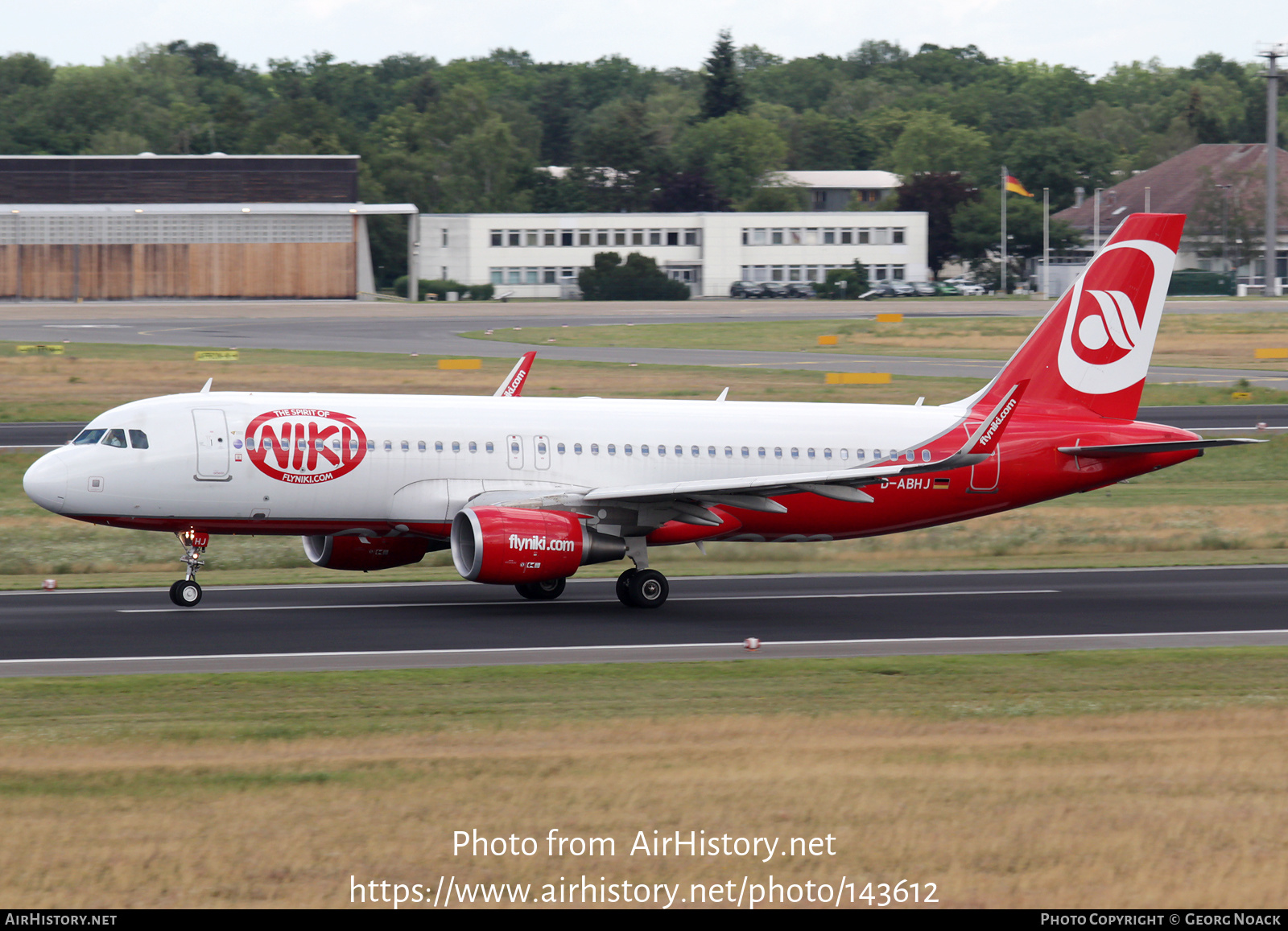 Aircraft Photo of D-ABHJ | Airbus A320-214 | Niki | AirHistory.net #143612