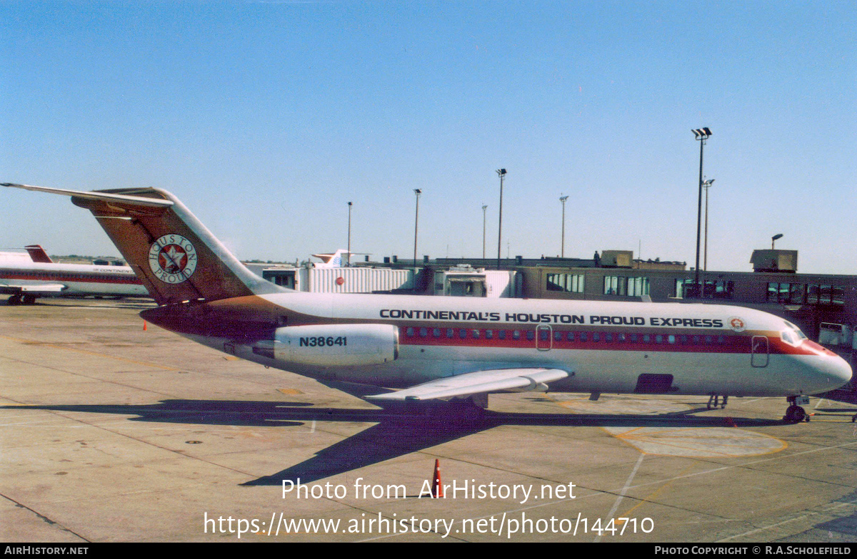 Aircraft Photo of N38641 | McDonnell Douglas DC-9-14 | Continental's Houston Proud Express | AirHistory.net #144710