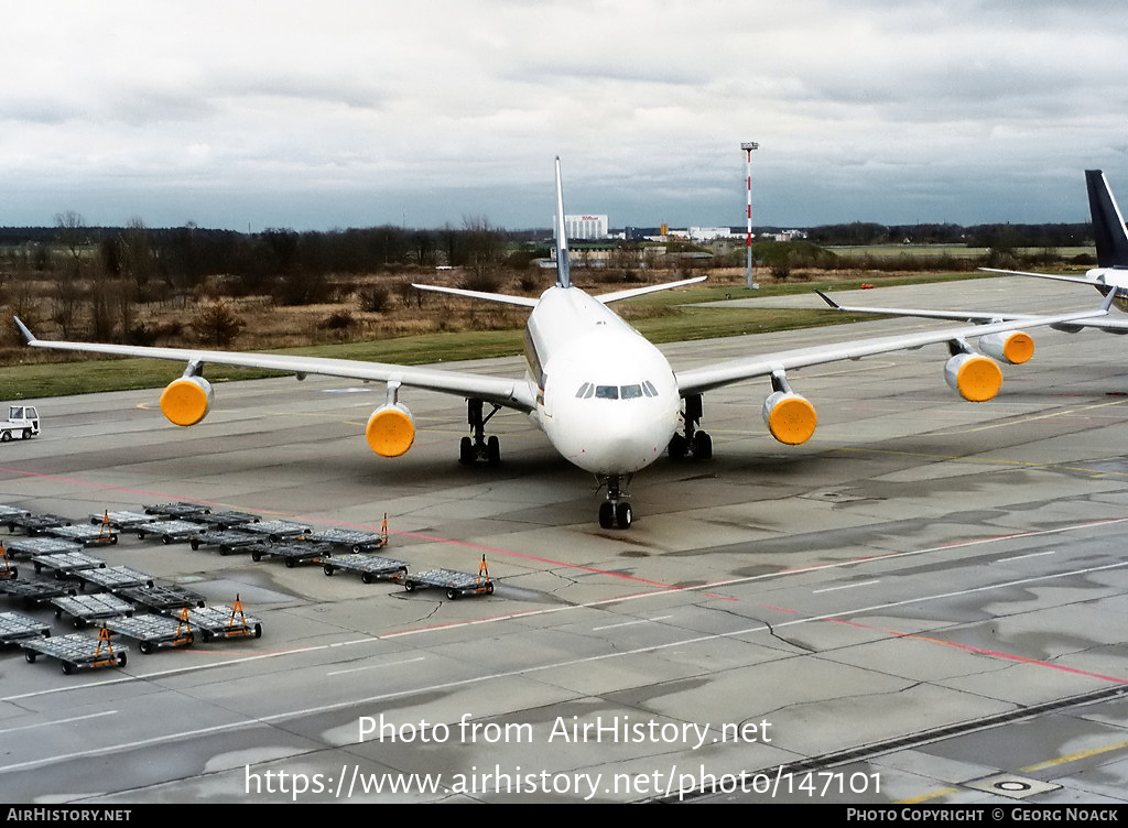 Aircraft Photo of D-AJGP | Airbus A340-313X | Singapore Airlines | AirHistory.net #147101