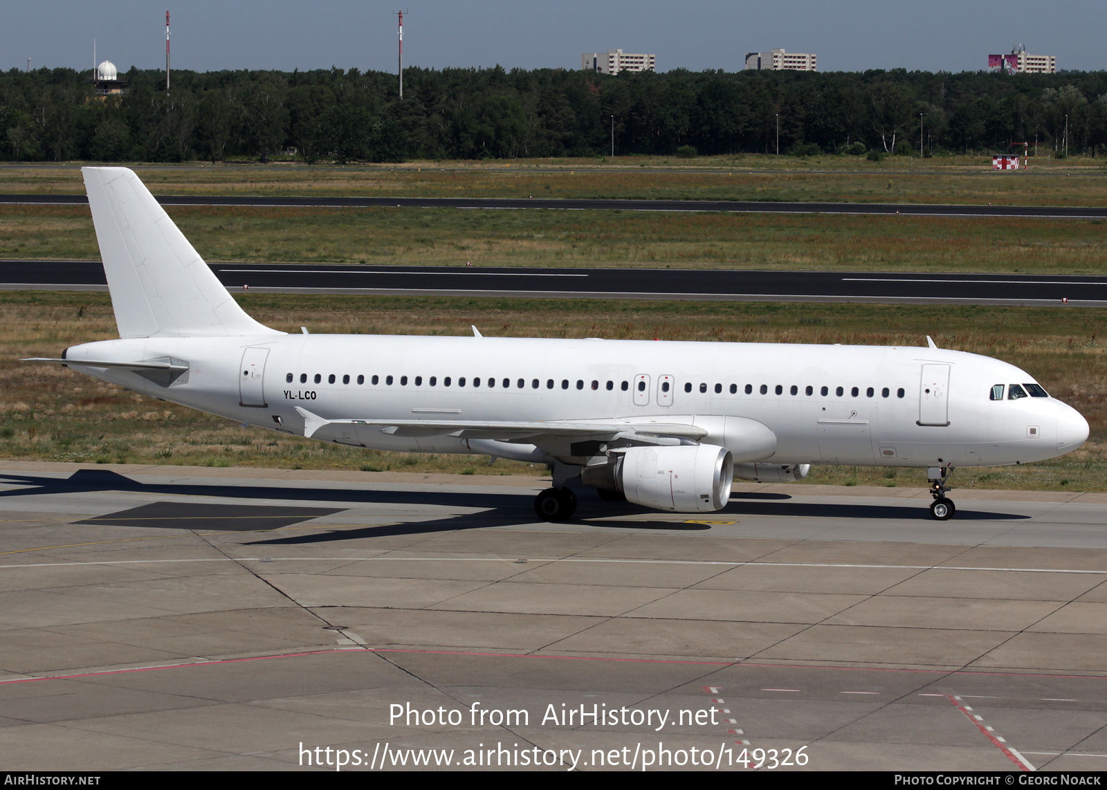Aircraft Photo of YL-LCO | Airbus A320-214 | AirHistory.net #149326