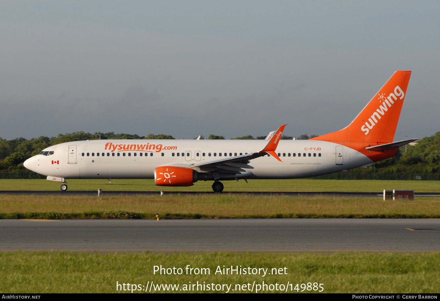 Aircraft Photo of C-FYJD | Boeing 737-8Q8 | Sunwing Airlines | AirHistory.net #149885