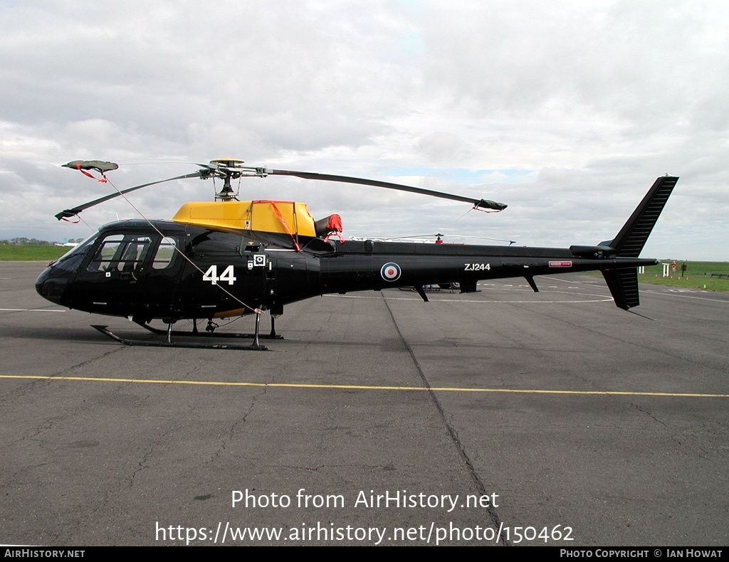 Aircraft Photo of ZJ244 | Eurocopter AS-350BB Squirrel HT2 | UK - Army | AirHistory.net #150462