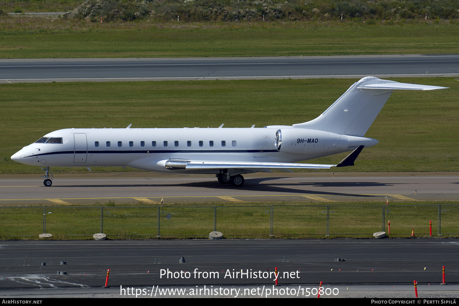 Aircraft Photo of 9H-MAO | Bombardier Global Express XRS (BD-700-1A10) | AirHistory.net #150800