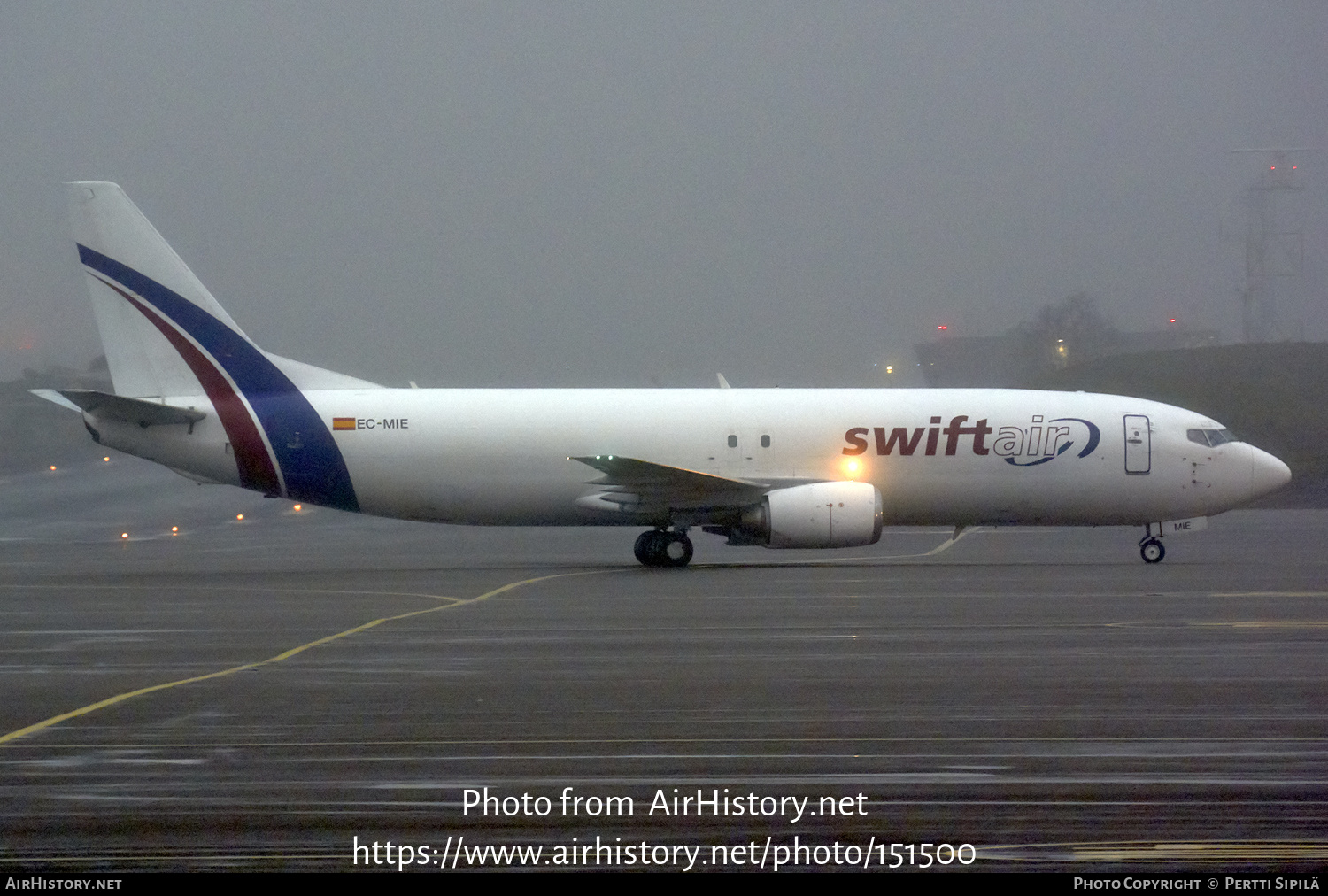 Aircraft Photo of EC-MIE | Boeing 737-4Y0(SF) | Swiftair | AirHistory.net #151500