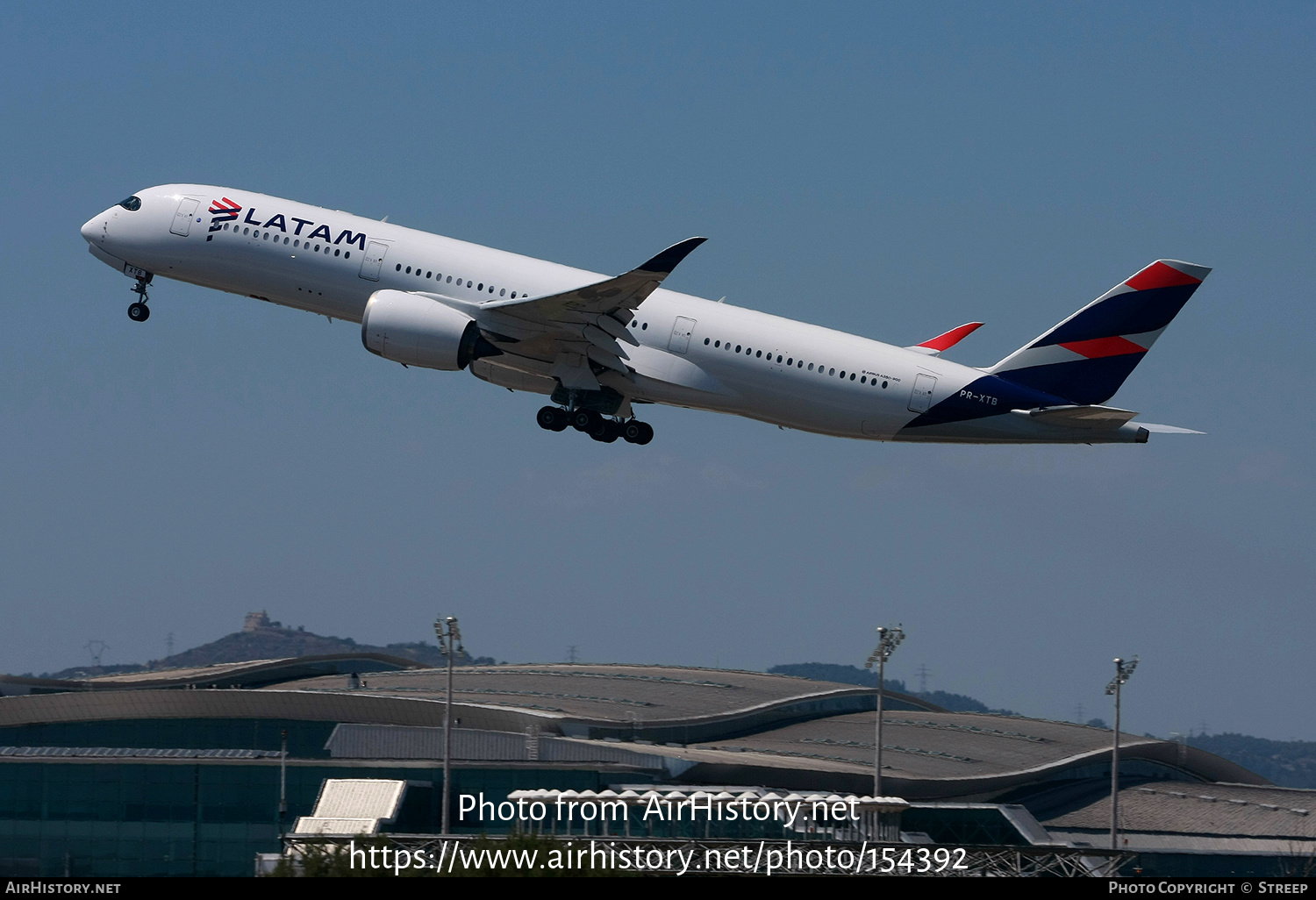 Aircraft Photo of PR-XTB | Airbus A350-941 | LATAM Airlines | AirHistory.net #154392