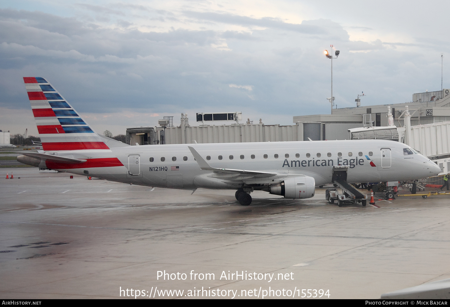 Aircraft Photo of N121HQ | Embraer 175LR (ERJ-170-200LR) | American Eagle | AirHistory.net #155394