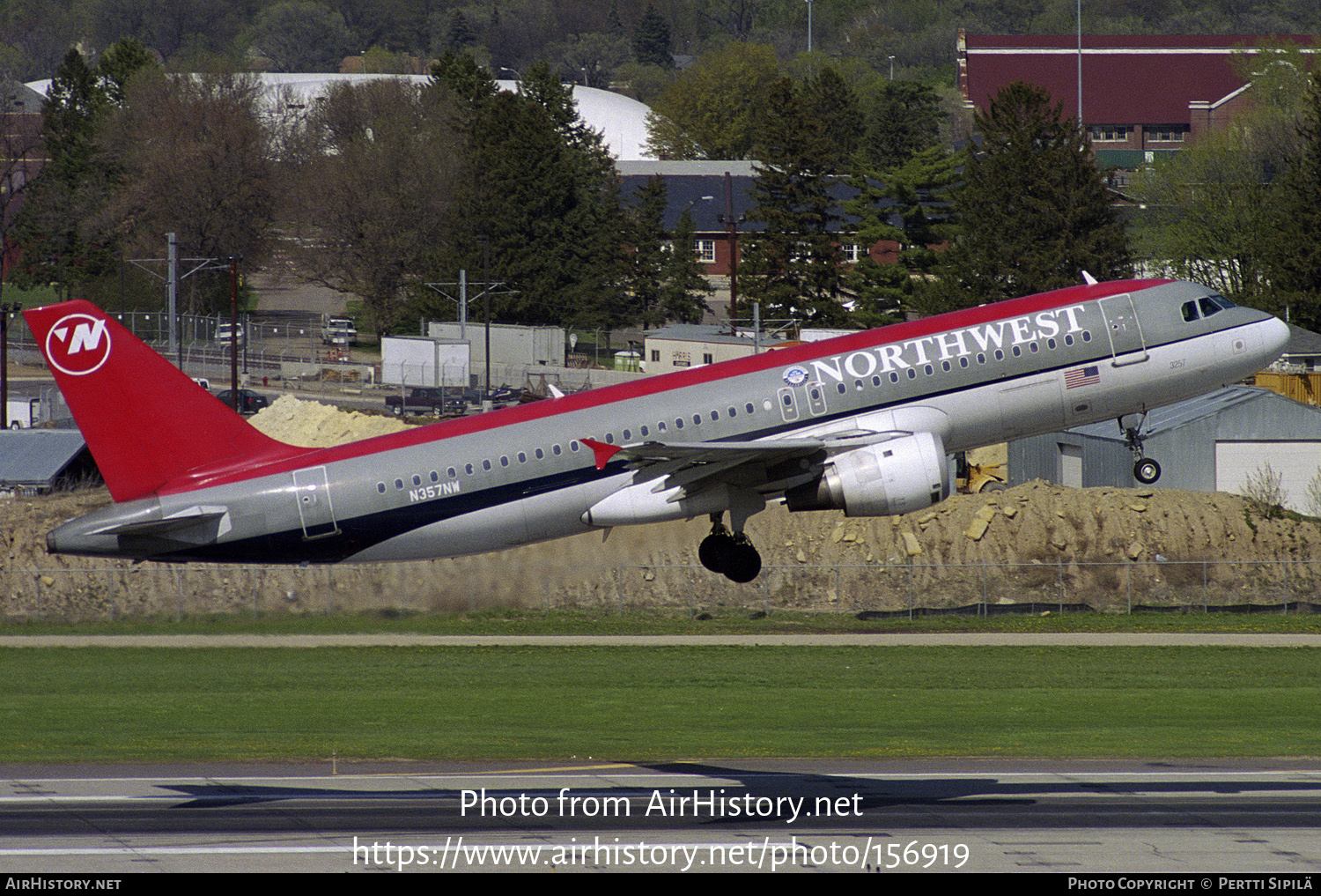 Aircraft Photo of N357NW | Airbus A320-212 | Northwest Airlines | AirHistory.net #156919