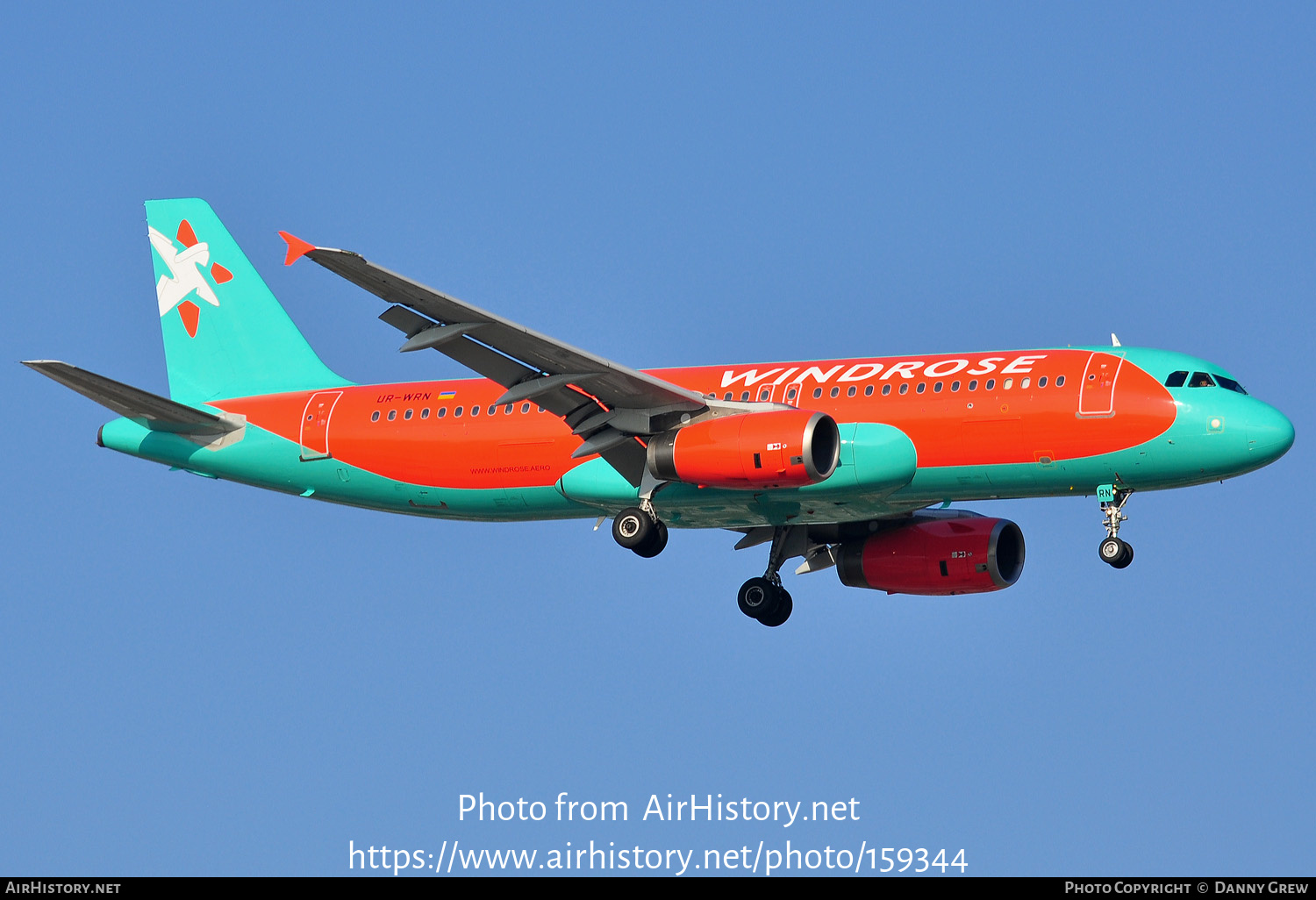 Aircraft Photo of UR-WRN | Airbus A320-232 | Windrose | AirHistory.net #159344