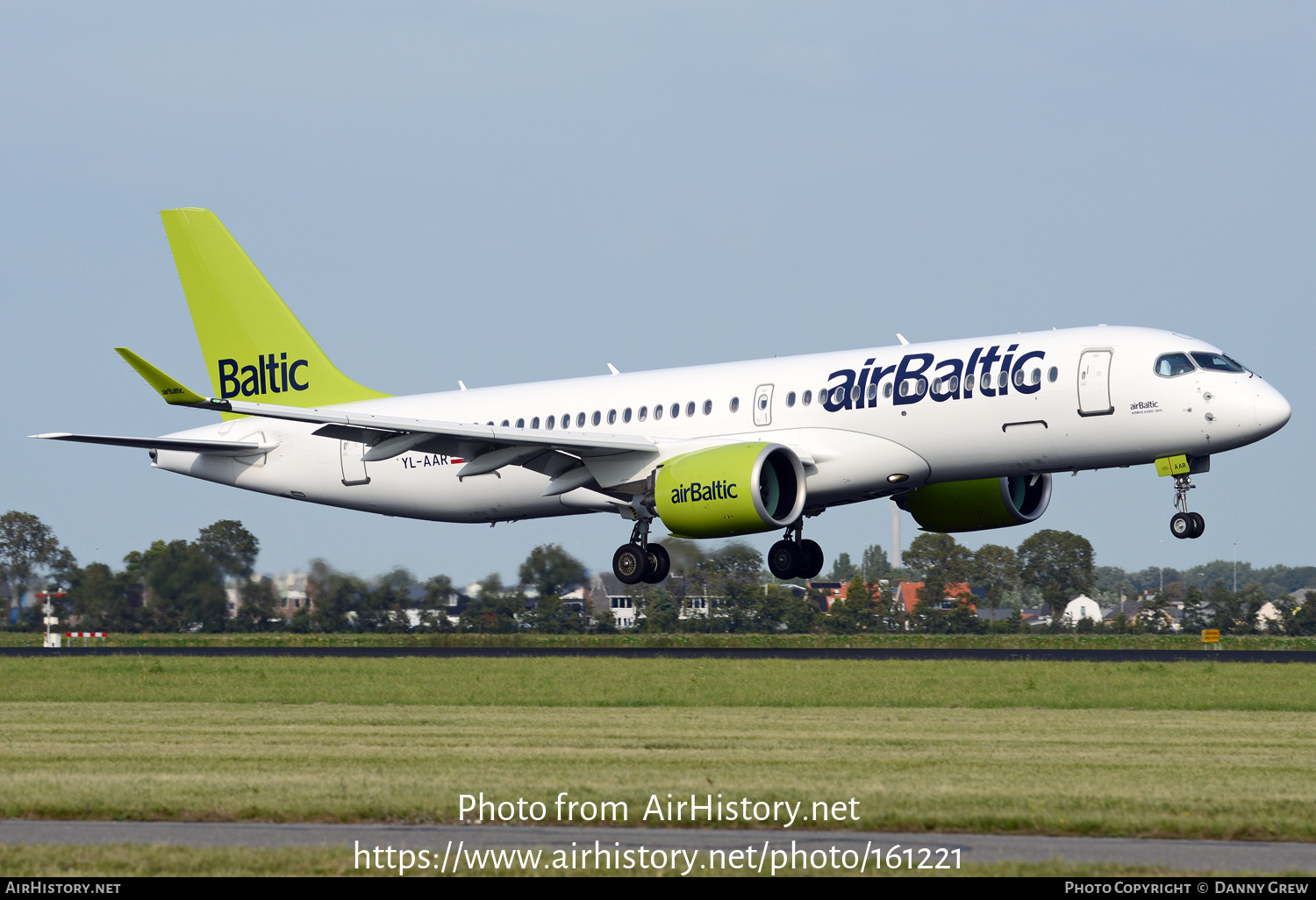 Aircraft Photo of YL-AAR | Airbus A220-371 (BD-500-1A11) | AirBaltic | AirHistory.net #161221