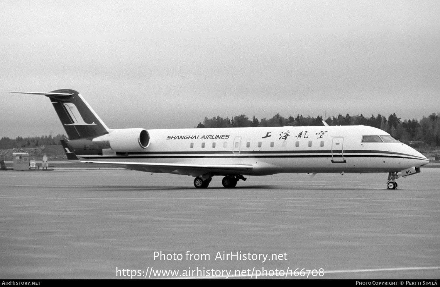 Aircraft Photo of B-3011 | Bombardier CRJ-200ER (CL-600-2B19) | Shanghai Airlines | AirHistory.net #166708