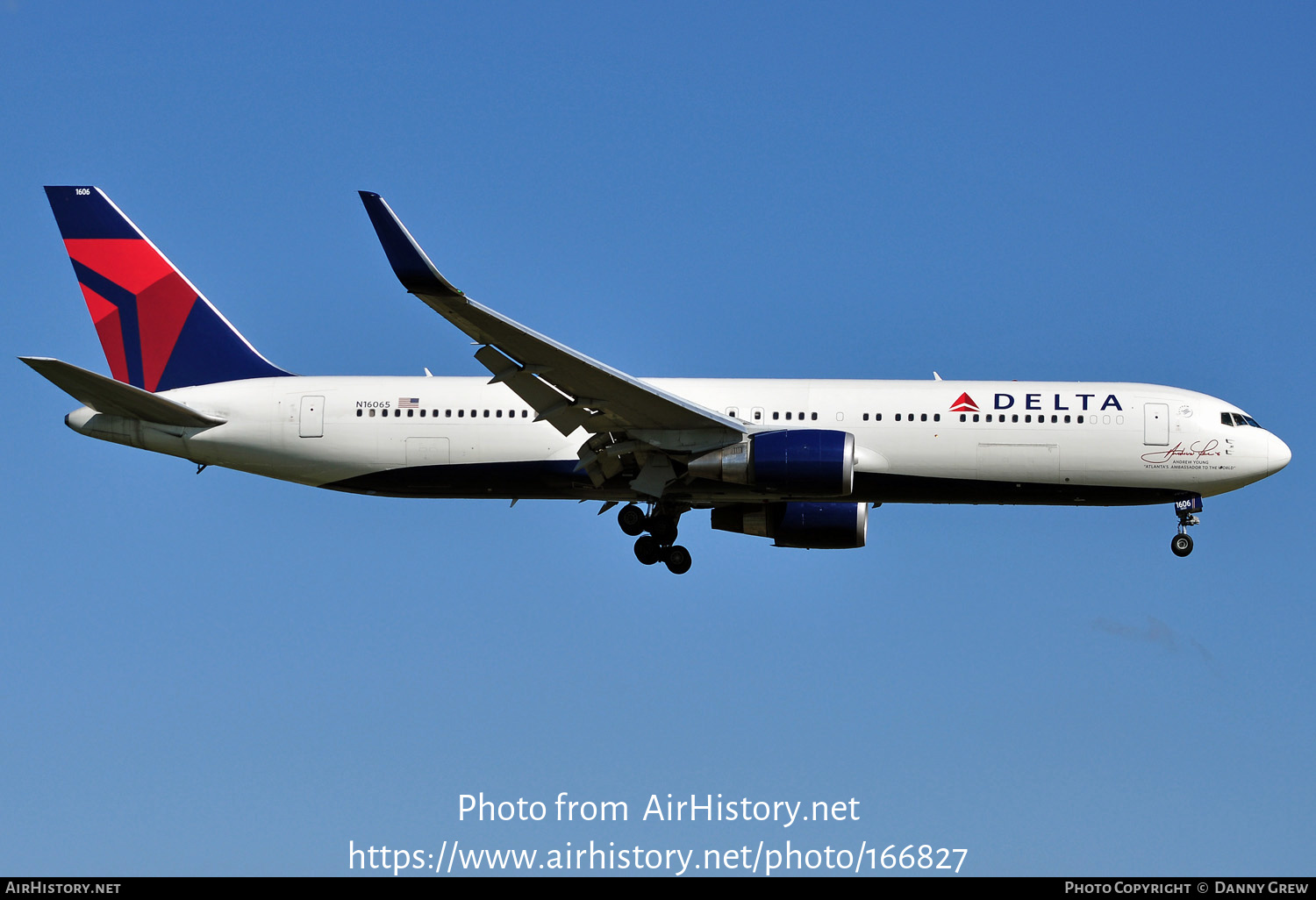 Aircraft Photo of N16065 | Boeing 767-332/ER | Delta Air Lines | AirHistory.net #166827