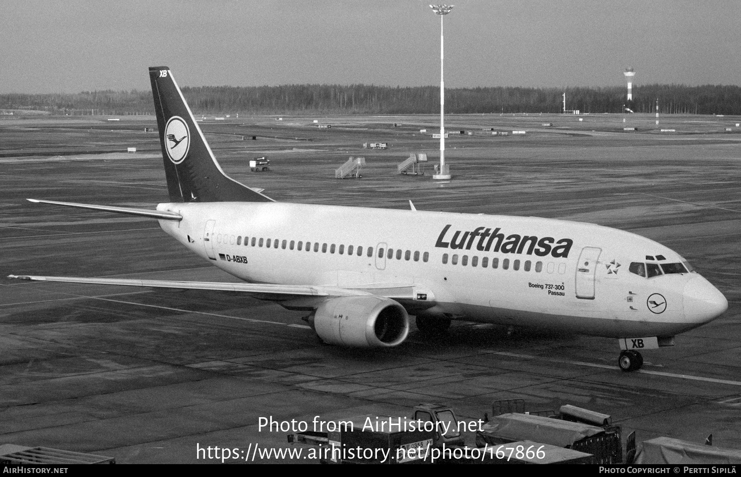 Aircraft Photo of D-ABXB | Boeing 737-330(QC) | Lufthansa | AirHistory.net #167866