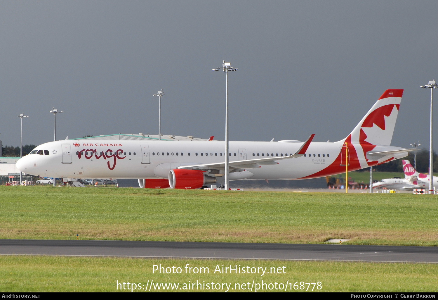 Aircraft Photo of C-GKFB | Airbus A321-211 | Air Canada Rouge | AirHistory.net #168778