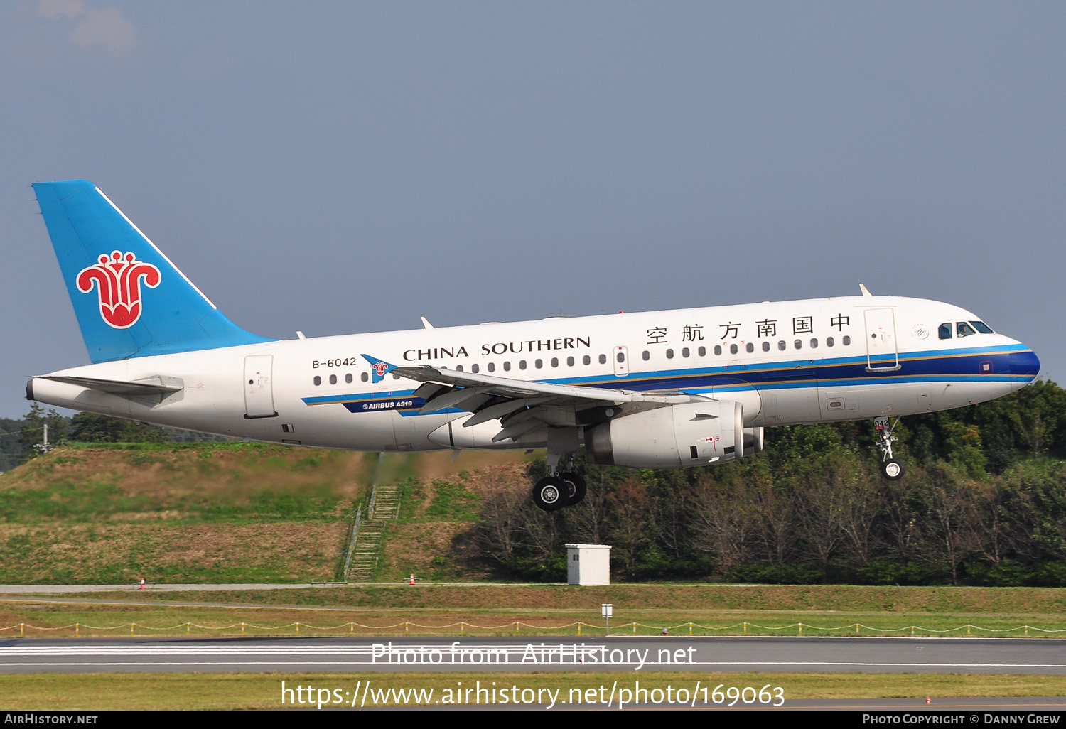 Aircraft Photo of B-6042 | Airbus A319-132 | China Southern Airlines | AirHistory.net #169063