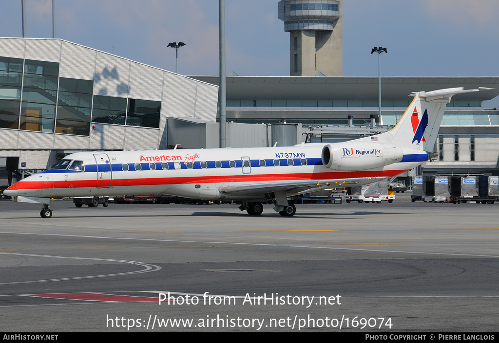 Aircraft Photo of N737MW | Embraer ERJ-135LR (EMB-135LR) | American Eagle | AirHistory.net #169074